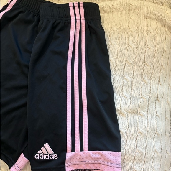Adidas - Picture 3 of 7